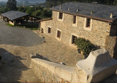 Escalera de piedra al palomar